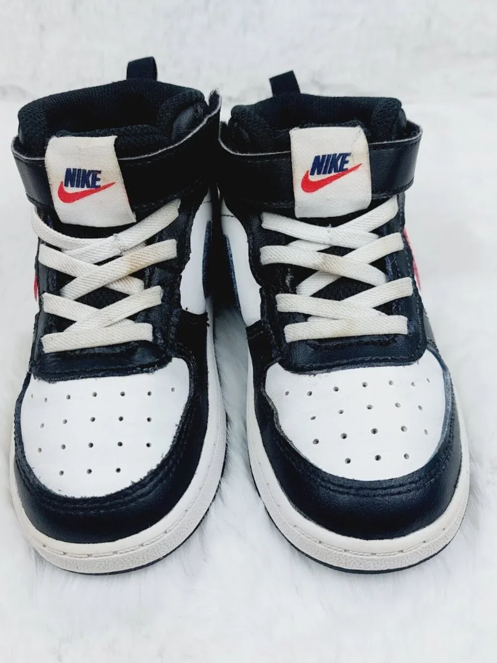 Nike Boys' White Black University Red Navy Court Borough Mid 2 Snekaers Size 9C